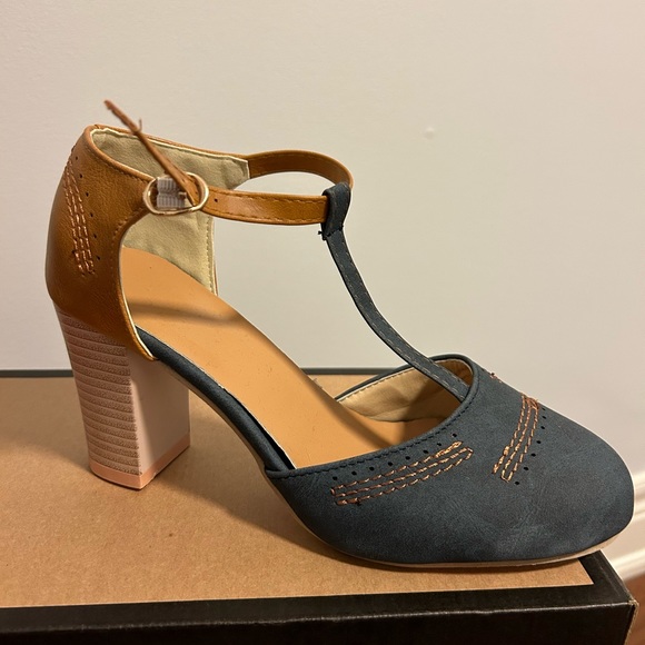 Mary Jane Shoes - Picture 1 of 6